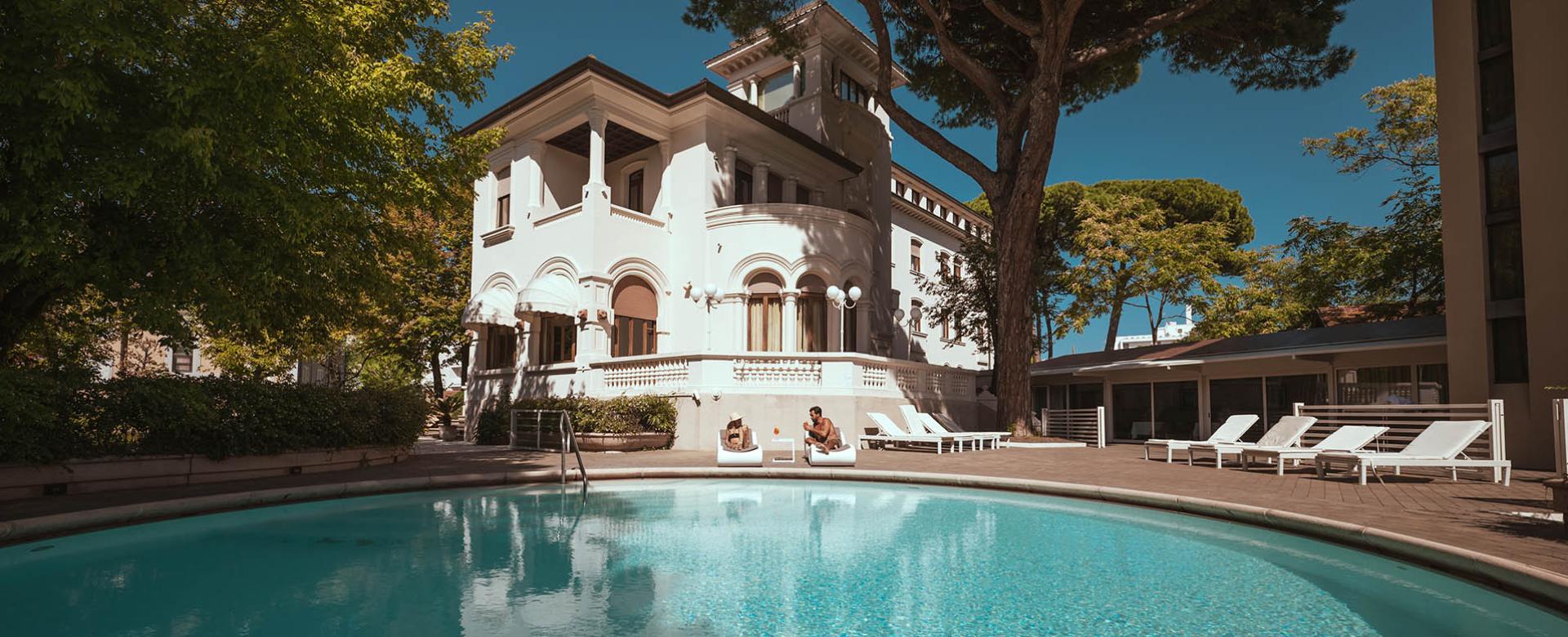 hoteldelavillericcione en pool 003