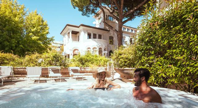 hoteldelavillericcione en pool 008